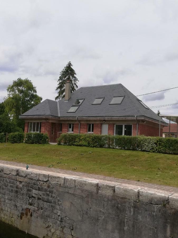 Вілла La Maison De La Vallee Froissy  Екстер'єр фото
